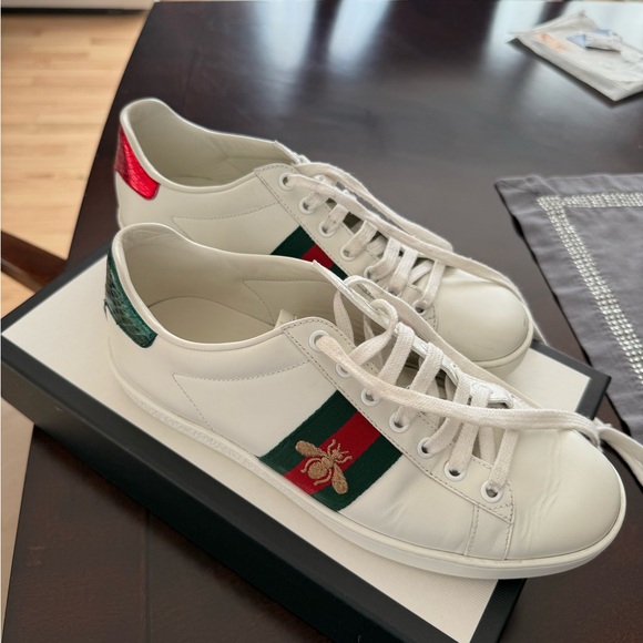 Lightly Worn Gucci Ace Sneaker with Bee - Picture 1 of 5